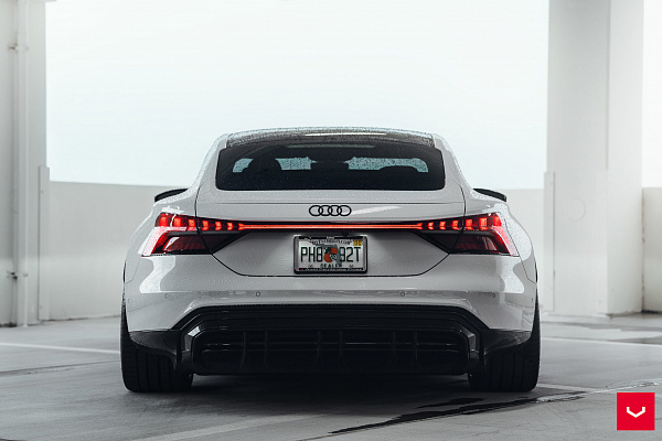Фото дисков Vossen HF-3 Черный глянец на Audi E-tron GT
