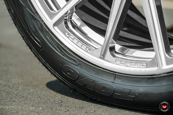 Фото дисков Vossen M-X3 Глянцевый лак на Toyota Land Cruiser 200
