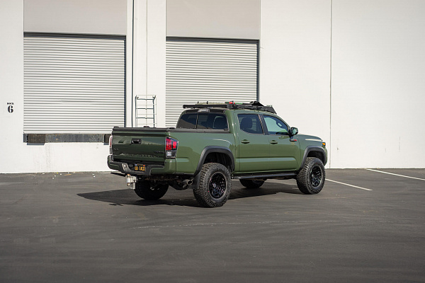 Фото дисков HRE FT1 Черный сатин на Toyota Tacoma III