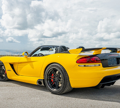 Фото дисков Strasse Wheels SV2-6 Deep Concave FS на Dodge Viper