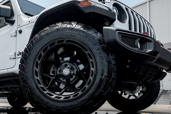 Фото дисков 4PLAY 4P55 Черный глянец на Jeep Gladiator II (JT)