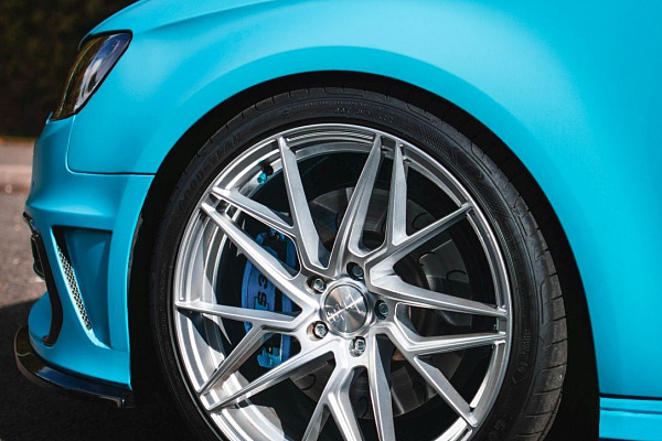 Фото дисков Bola FLR Сатиновый лак на Audi A/S/RS 3 (8V)