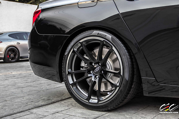 Фото дисков CEC C882 Черный глянец на BMW 7 (F01/F02/F04)
