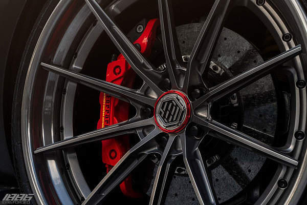 Фото дисков 1886 Wheels G010 Глянцевый темный лак на Ferrari 812
