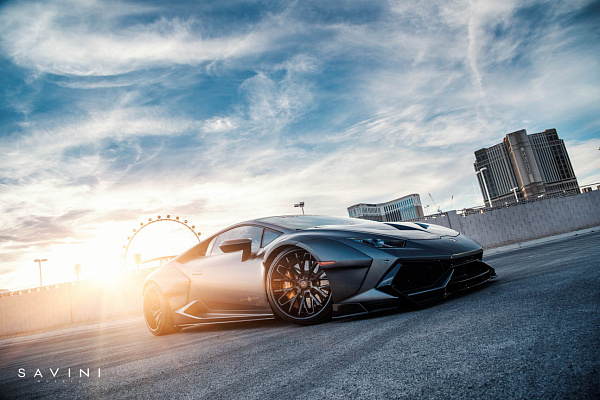 Фото дисков Savini SV83 Черный глянец на Lamborghini Huracan