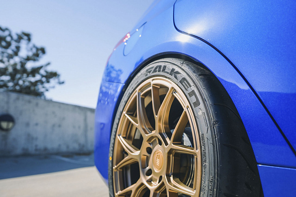 Фото дисков Motegi Racing MR147 CM7 Сатиновое золото на Subaru WRX VA