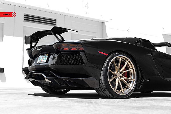 Фото дисков Anrky AN32 Сатиновая шампань на Lamborghini Aventador