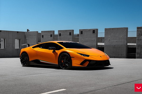 Фото дисков Vossen HF-5 Черный глянец на Lamborghini Huracan