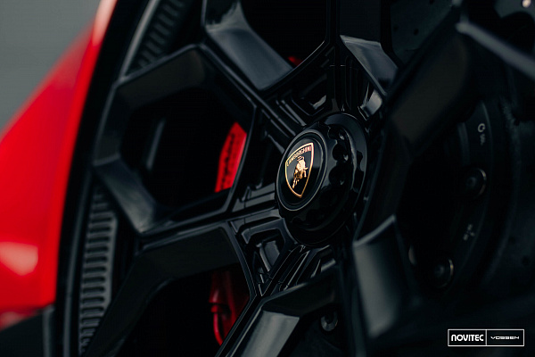 Фото дисков NOVITEC NL5 Черный глянец на Lamborghini Huracan