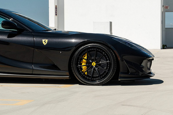 Фото дисков Anrky AN38 Черный сатин на Ferrari 812