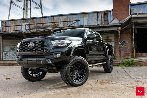 Фото дисков Vossen HF6-4 Черный глянец на Toyota Tacoma III