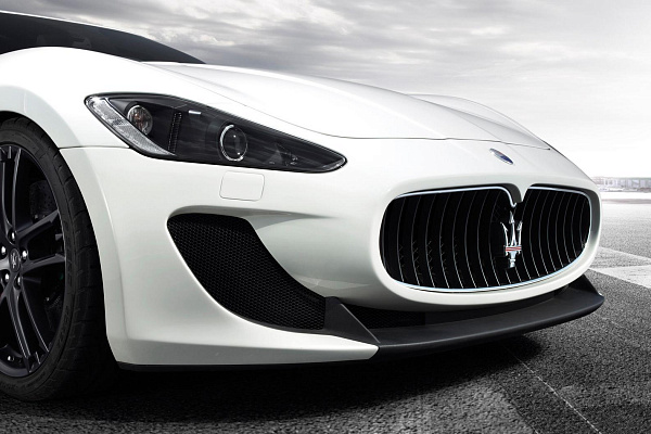 Фото дисков Maserati MC Черный сатин на Maserati GranTurismo I