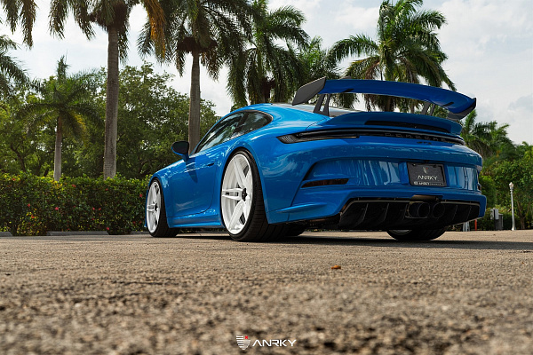 Фото дисков Anrky AN27 Белый глянец на Porsche 911 VIII