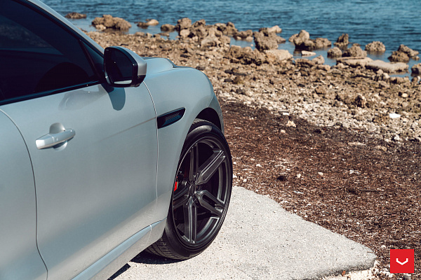 Фото дисков Vossen HF-1 Сатиновый графит на Jaguar F-Pace
