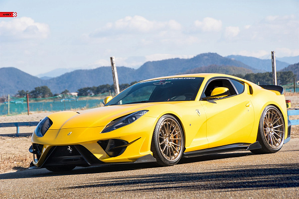 Фото дисков Anrky AN39 Глянцевая шампань на Ferrari 812