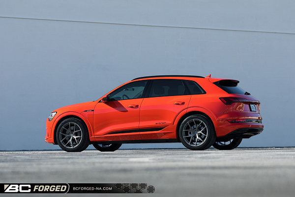 Фото дисков BC Forged RZ21 Глянцевый графит на Audi E-tron