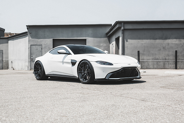 Фото дисков Brixton Forged WR3.2 Черный глянец на Aston Martin Vantage 4