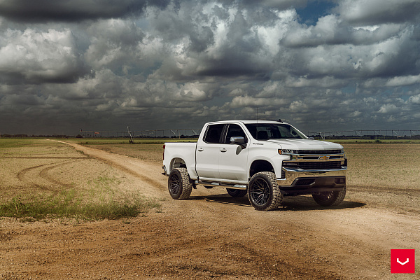 Фото дисков Vossen HF6-5 Черный глянец на Chevrolet Silverado IV