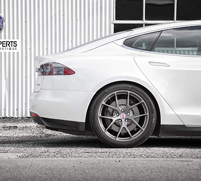 Фото дисков HRE P101 на Tesla Model S
