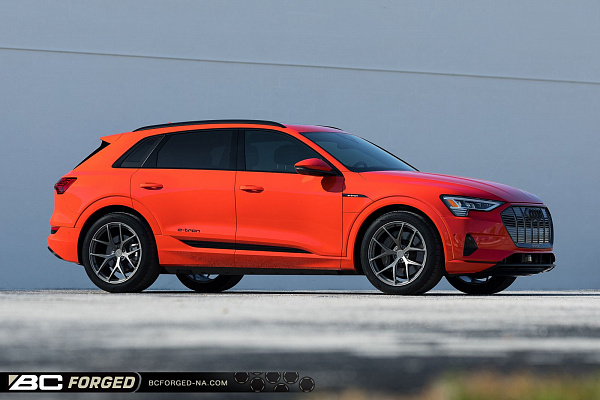 Фото дисков BC Forged RZ21 Глянцевый графит на Audi E-tron