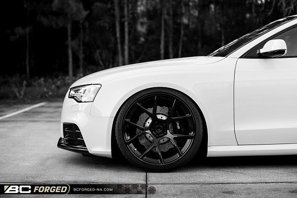 Фото дисков BC Forged RZ05 Черный глянец на Audi A/S/RS 5 (8T)