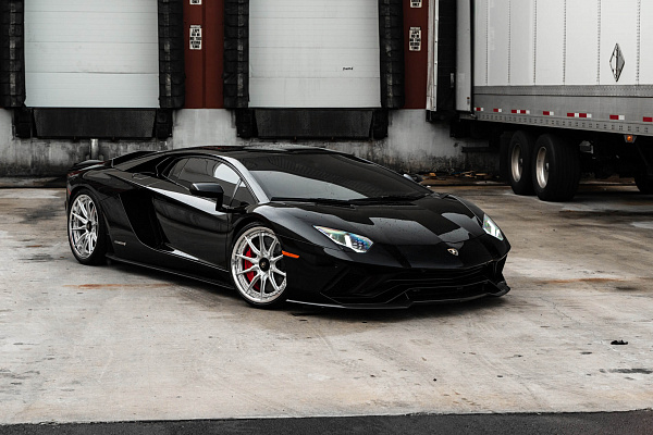 Фото дисков HRE S104SC Глянцевый лак на Lamborghini Aventador