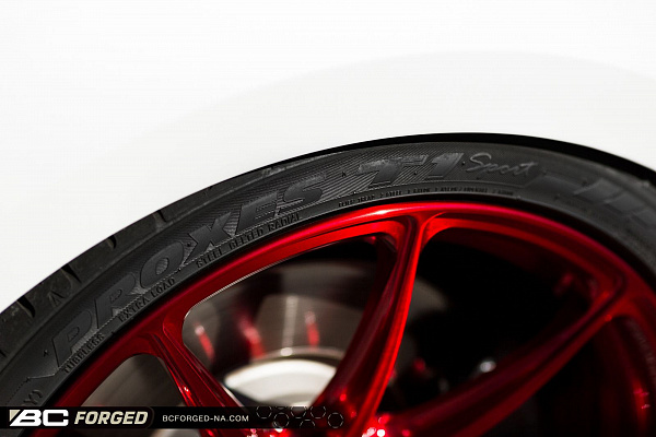 Фото дисков BC Forged RZ39 Красный глянец на Volkswagen Golf VII