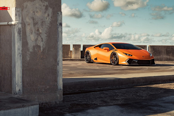 Фото дисков Anrky AN13 Глянцевый темный лак на Lamborghini Huracan