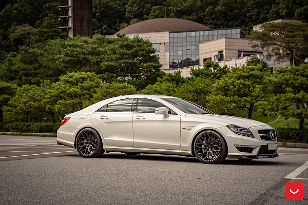 Фото дисков Vossen HF-2 Черный глянец на Mercedes-Benz CLS (C218)