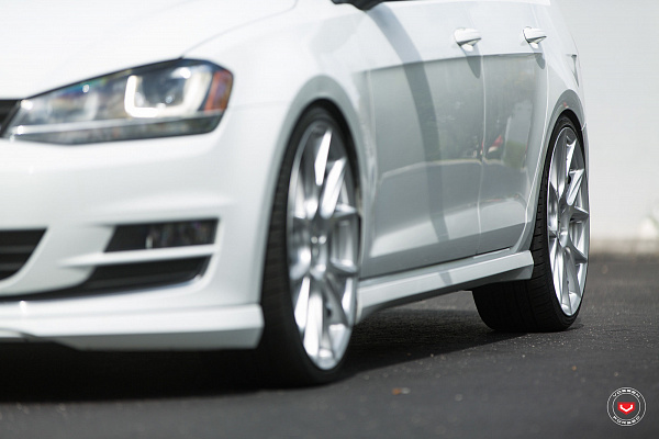 Фото дисков Vossen VFS-6 Серебро на Volkswagen Golf VII