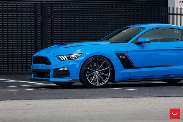 Фото дисков Vossen VFS-10 Глянцевый графит на Ford Mustang VI