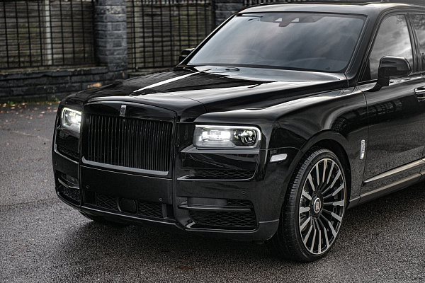 Фото дисков Kahn Type 61  на Rolls-Royce Cullinan