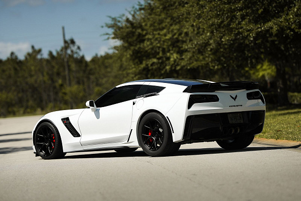 Фото дисков BC Forged RZ05 Черный сатин на Chevrolet Corvette C7