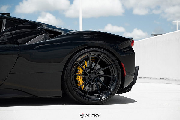 Фото дисков Anrky AN23 Черный глянец на Ferrari 812