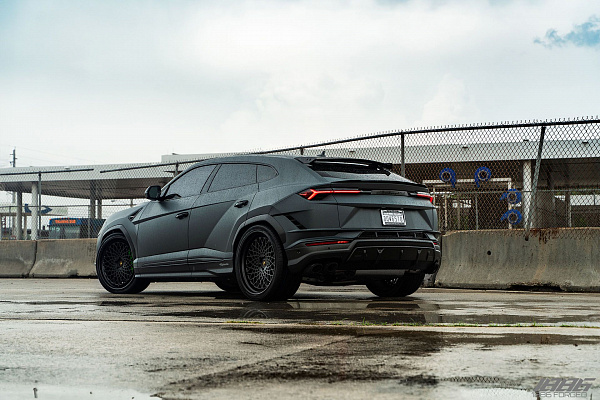 Фото дисков 1886 Wheels S009 Черный сатин на Lamborghini Urus