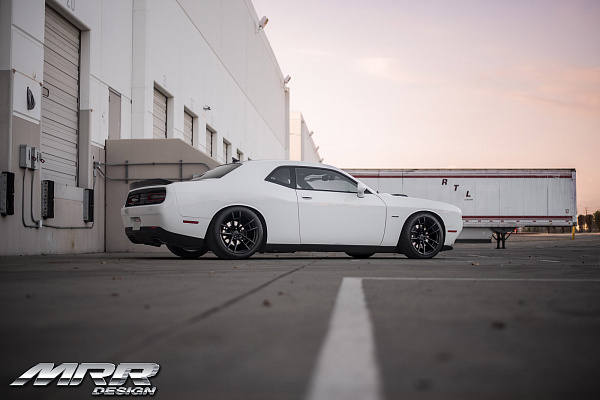 Фото дисков MRR M392 Черный сатин на Dodge Challenger III