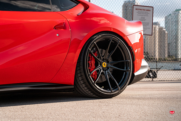 Фото дисков Vossen S17-06 Черный глянец на Ferrari 812