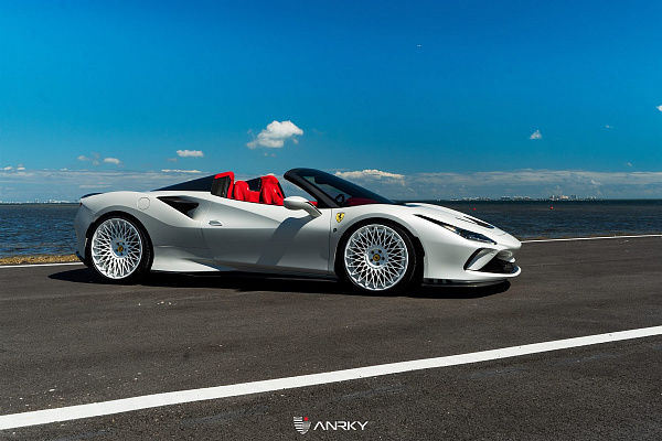 Фото дисков Anrky RS7.3 Белый сатин на Ferrari F8