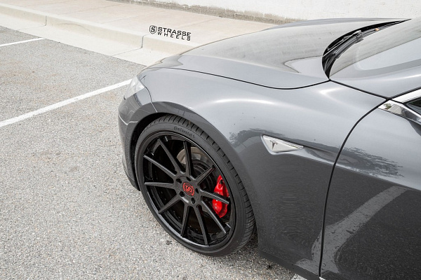 Фото дисков Strasse Wheels R10 Deep Concave Другой цвет на Tesla Model S