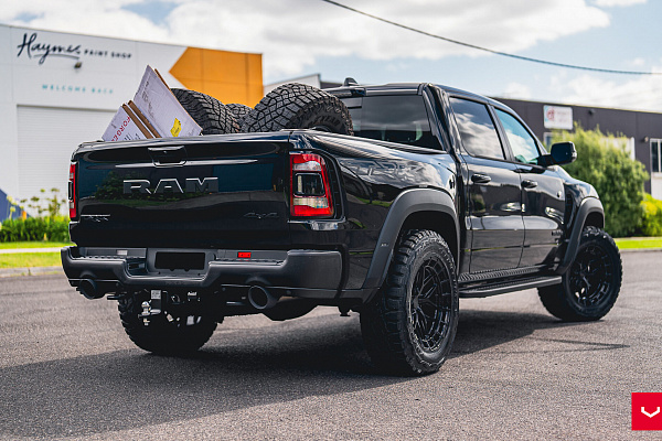 Фото дисков Vossen HFX-1 (6-Lug) Черный глянец на Ram 1500 V