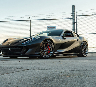 Фото дисков 1886 Wheels G010 на Ferrari 812