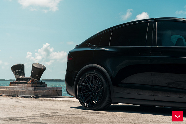 Фото дисков Vossen HF-7 Черный глянец на Tesla Model X