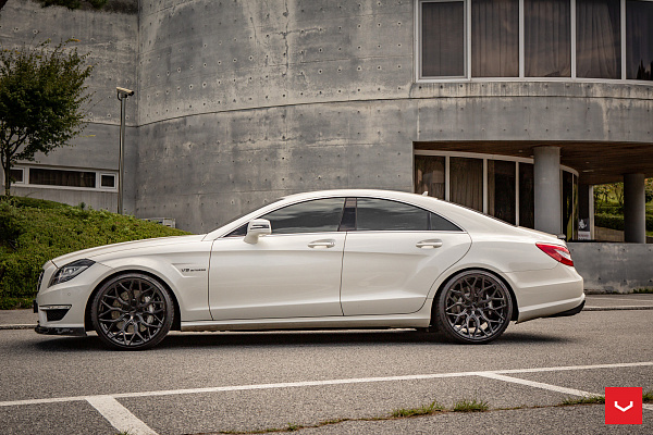 Фото дисков Vossen HF-2 Черный глянец на Mercedes-Benz CLS (C218)