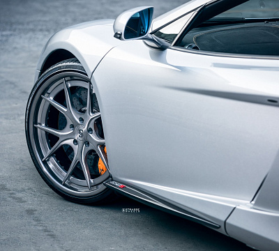 Фото дисков Strasse Wheels SM5R Deep Concave FS на McLaren 650S