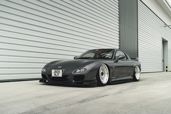 Фото дисков Rotiform LHR-M Сатиновый лак на Mazda RX-7 III