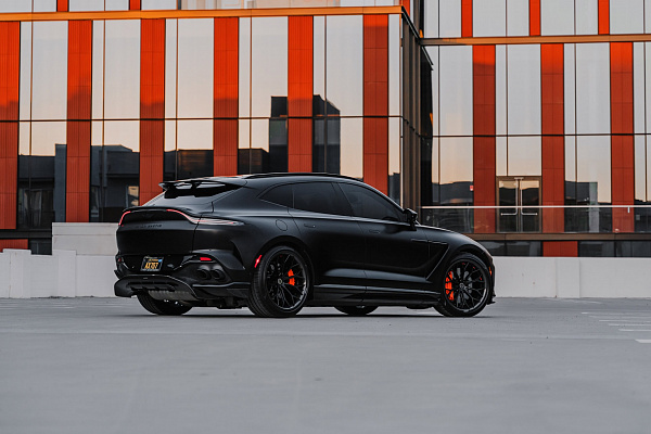 Фото дисков Brixton Forged CM6-R Черный сатин на Aston Martin DBX