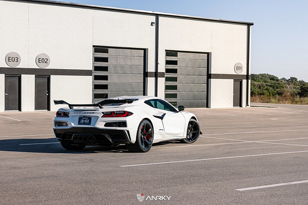 Фото дисков Anrky XR-105 Черный глянец на Chevrolet Corvette C8
