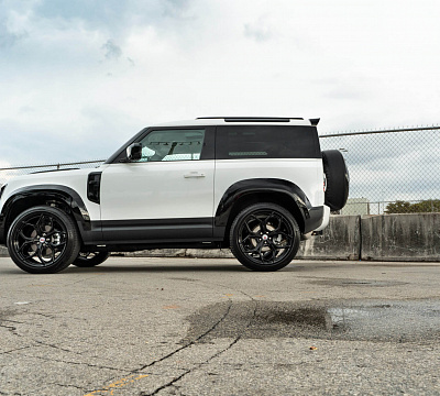 Фото дисков HRE P111SC на Land Rover Defender II