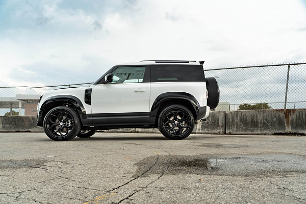 Фото дисков HRE P111SC Черный глянец на Land Rover Defender II