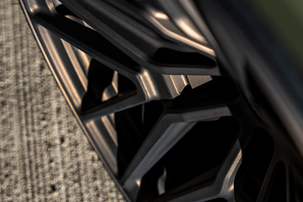 Фото дисков Brixton Forged VL4 Сатиновая бронза на Lamborghini Huracan